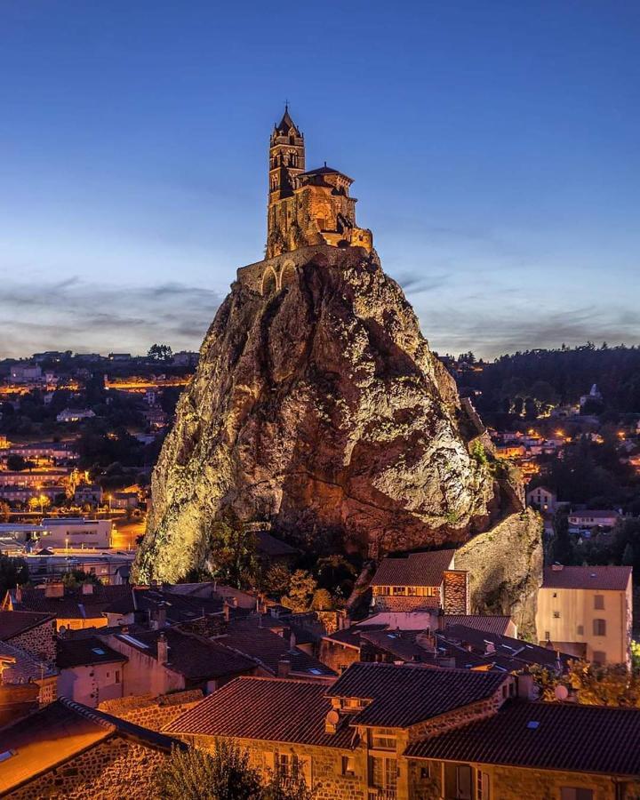 Maison Au Loup - Superbe Ancien Hotel Particulier Du Xvie Siecle Au Coeur De La Vieille Ville Du Puy Le Puy-en-Velay Exterior foto